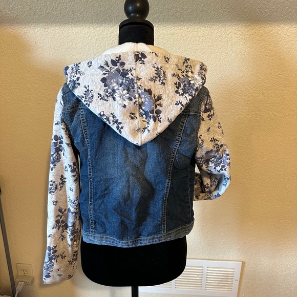 Women’s Wallflower denim hooded jacket size small. - Picture 2 of 3